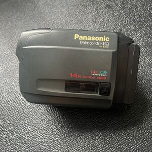 Panasonic Palmcorder IQ PV-A206 VHS-C Camcorder 14x Optical Zoom‎  Viewfinder